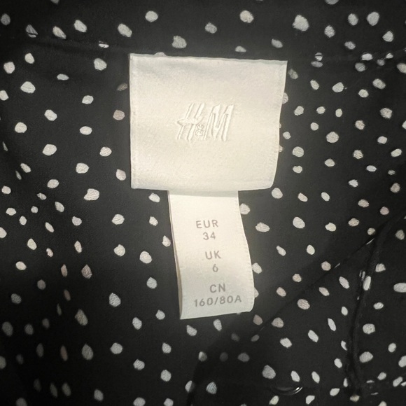 H&M black & white polka dot button up blouse size 2 - Picture 6 of 6